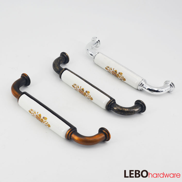 La gabinete de porcelana de cerámica clásica europea tira las manijas